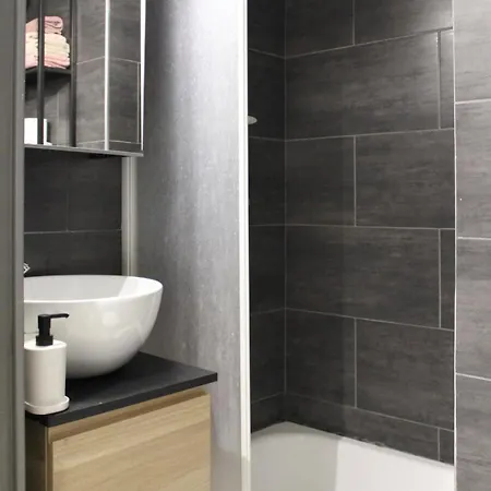 Cozy 20m Near Paris Courbevoie